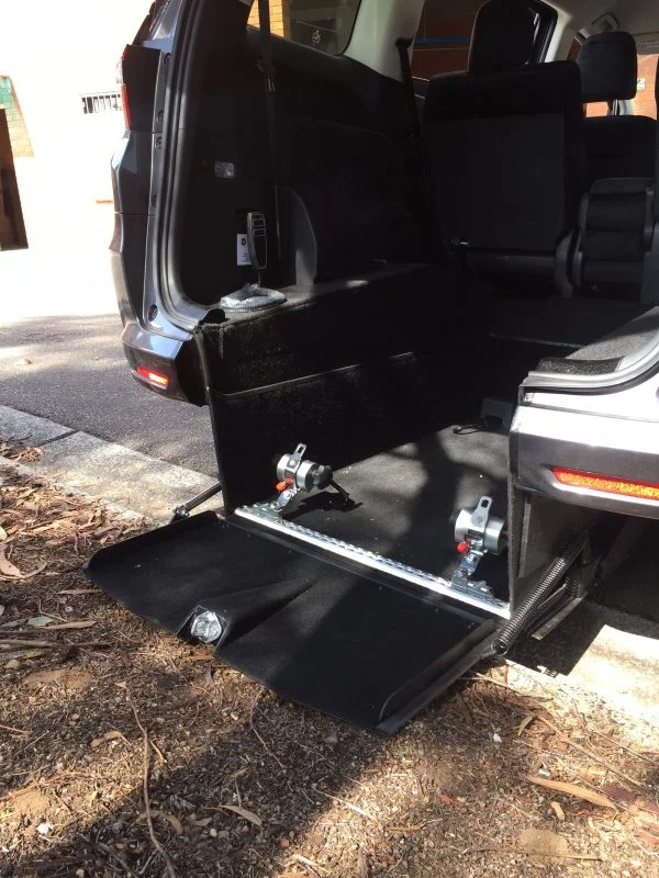 Wheelchair Accessible Vehicle with No Ramp Design-1 Wheelchair Accessible Vehicle with No Ramp Design