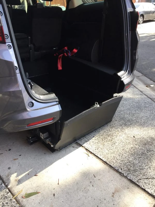 Wheelchair Accessible Vehicle with No Ramp Design-8 Wheelchair Accessible Vehicle with No Ramp Design