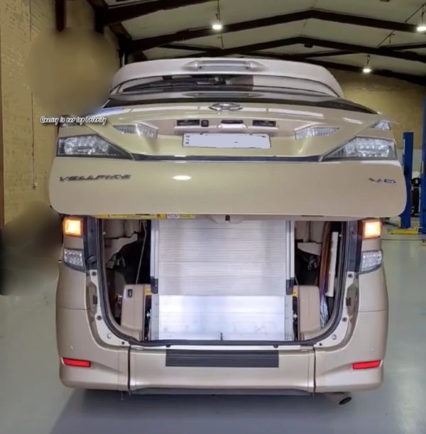 Automatic Tailgate Lift and Electric Car Door Opener رافعة الباب الخلفي الأوتوماتيكية وفتح باب السيارة الكهربائية
