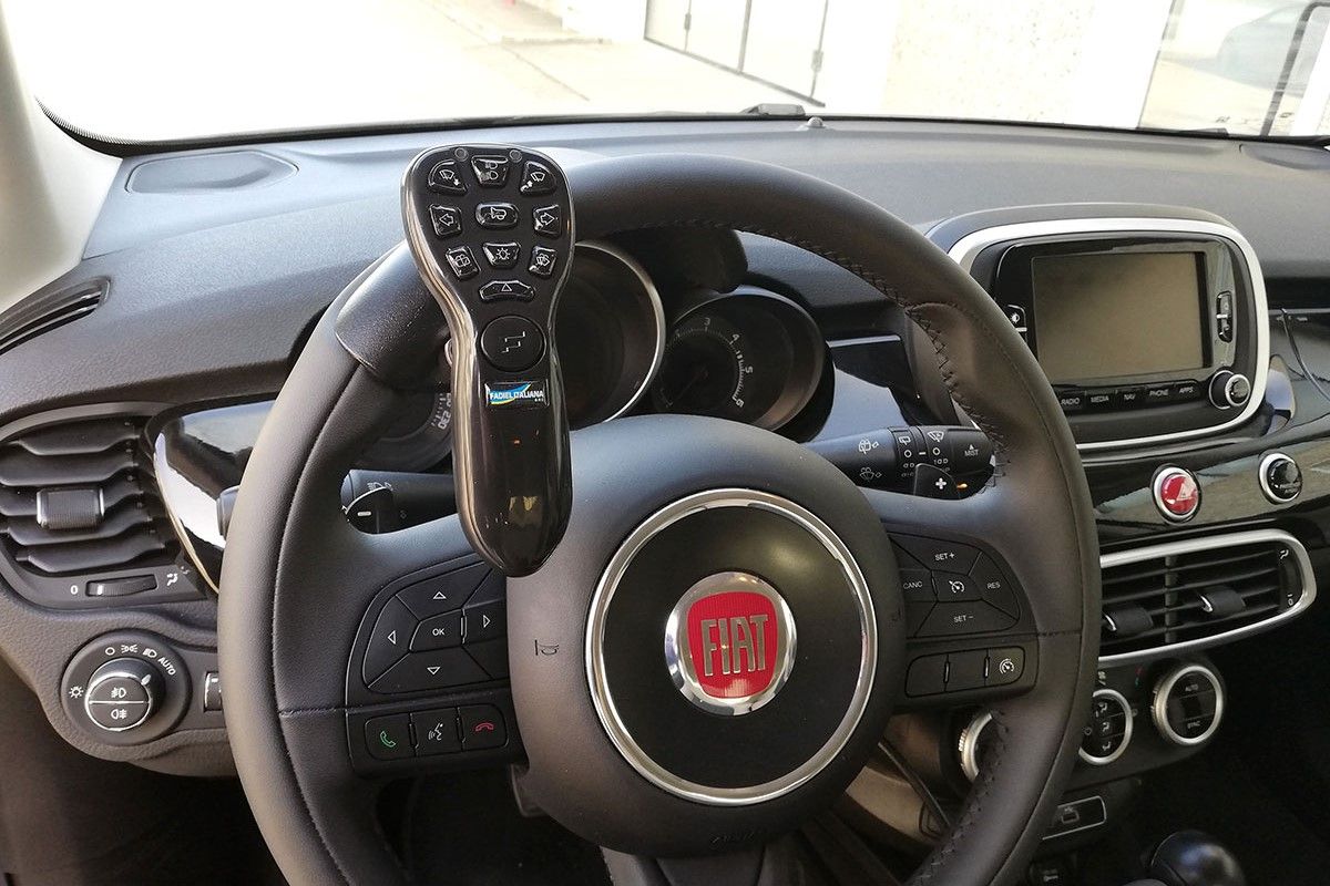 ضوابط يدوية للسيارات الخاصة بذوي الاحتياجات الخاصة Radio Lights & Services Control Station