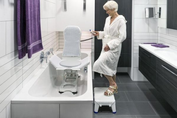 Aquatec-Kogia-Bath-Lift-3.jpg Aquatec-Kogia-Bath-Lift-3.jpg