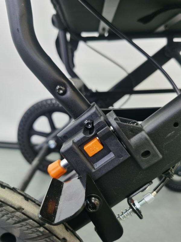 Manual-Lightweight-Folding-Wheelchairs-for-Travelling-2.jpeg Manual-Lightweight-Folding-Wheelchairs-for-Travelling-2.jpeg