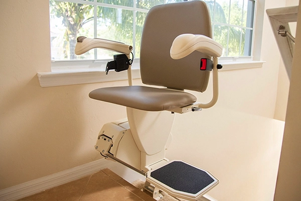 SL600-Pinnacle-Premium-Stairlifts-Harmar-1 SL600-Pinnacle-Premium-Stairlifts-Harmar-1