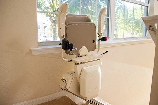 SL600-Pinnacle-Premium-Stairlifts-Harmar-2 SL600-Pinnacle-Premium-Stairlifts-Harmar-2