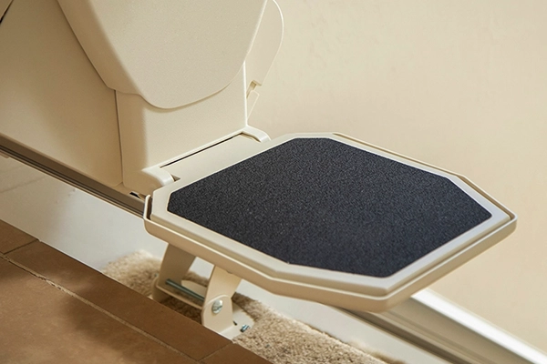 SL600-Pinnacle-Premium-Stairlifts-Harmar-5 SL600-Pinnacle-Premium-Stairlifts-Harmar-5