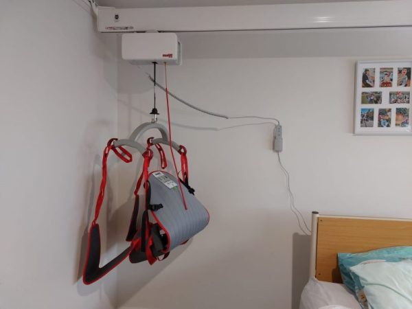 Ceiling-Hoist-for-Patient-Transfer-Hanging-on-Ceiling.jpeg Ceiling-Hoist-for-Patient-Transfer-Hanging-on-Ceiling.jpeg