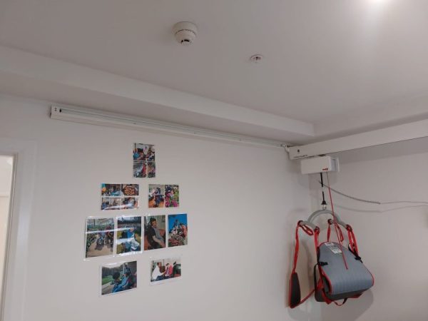 Ceiling-Hoist-for-Patient-Transfer-Hanging-on-Ceiling-Far-View.jpeg Ceiling-Hoist-for-Patient-Transfer-Hanging-on-Ceiling-Far-View.jpeg