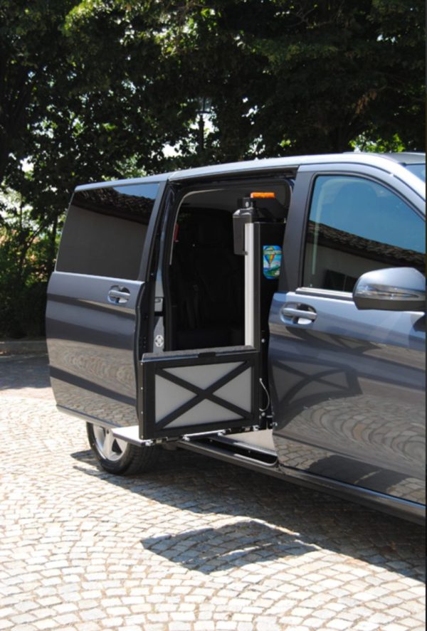 Help-V-Side-Platform-Lift-by-Handytech-1121.jpeg Help-V-Side-Platform-Lift-by-Handytech-1121.jpeg