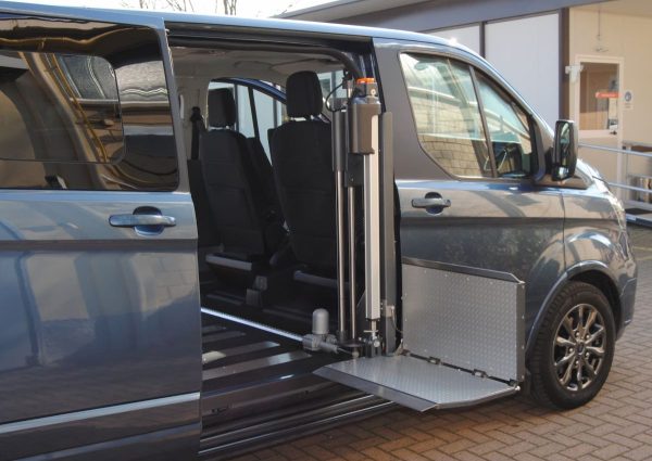 Help-V-Side-Platform-Lift-by-Handytech-1432.jpeg Help-V-Side-Platform-Lift-by-Handytech-1432.jpeg
