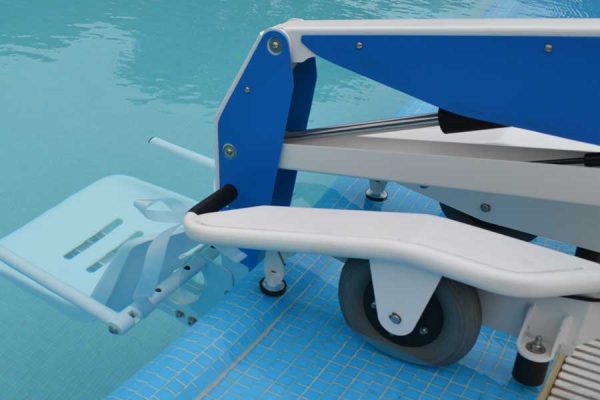 Portable-Pool-Lift-for-Swimming-Pool-BlueOne-4.jpg Portable-Pool-Lift-for-Swimming-Pool-BlueOne-4.jpg