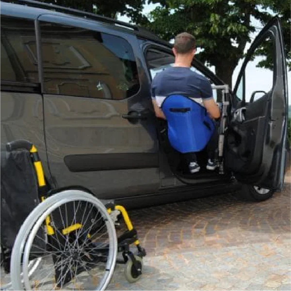 HandyLift Electric Person Lifter Lifting Person and Putting Inside Car HandyLift Electric Person Lifter Lifting Person and Putting Inside Car