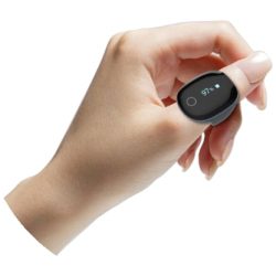 Wellue O2Ring Pulse Oximeter Ring on Finger