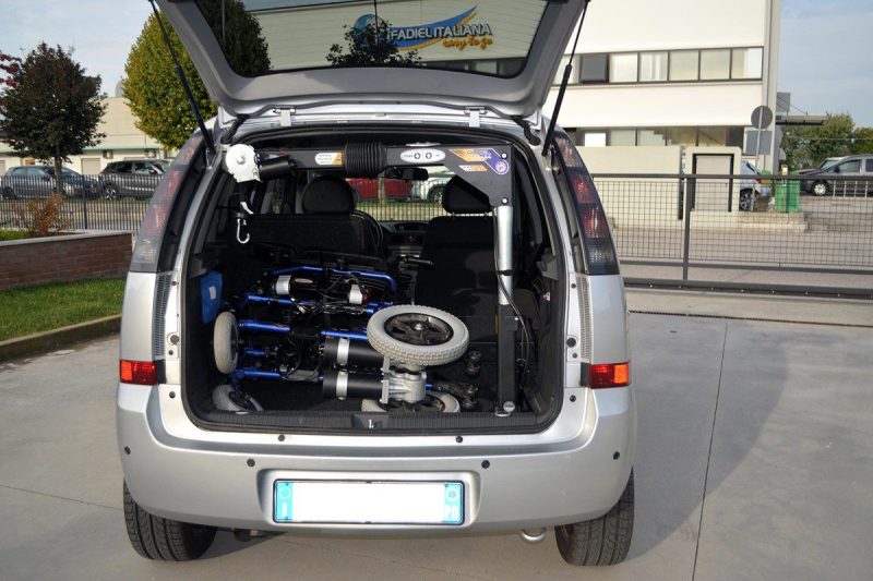 SG Series Lifting Hoist and Wheelchair Inside Trunk