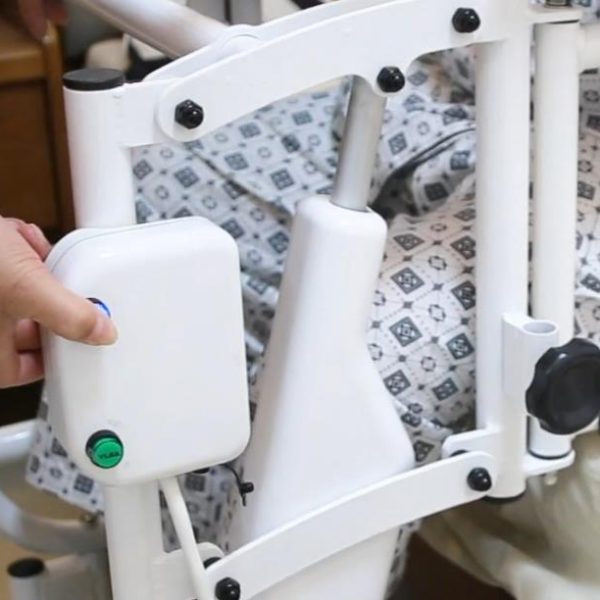 People Using Electric Transfer Chair: Experience Safe and Convenient Transfers People Using Electric Transfer Chair: Experience Safe and Convenient Transfers
