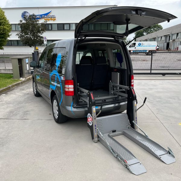 Double Arm Baby Van Lift on Ground Double Arm Baby Van Lift on Ground