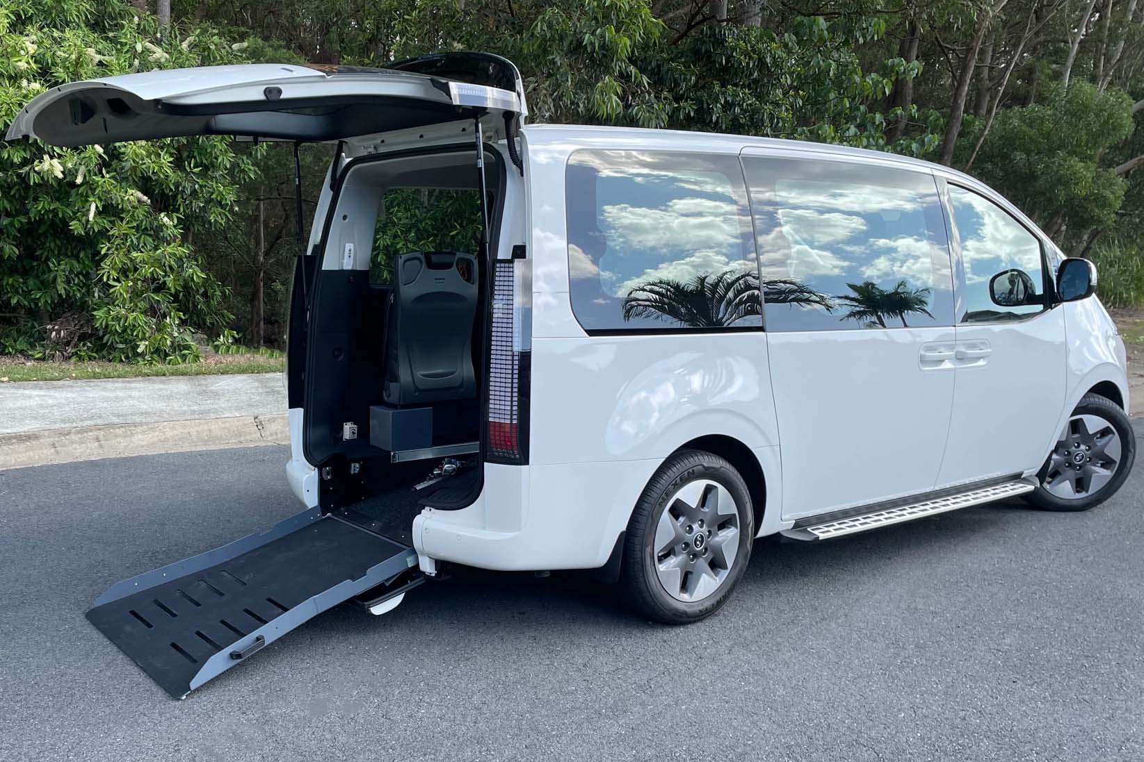 Wheelchair Accessible Hyundai-Staria