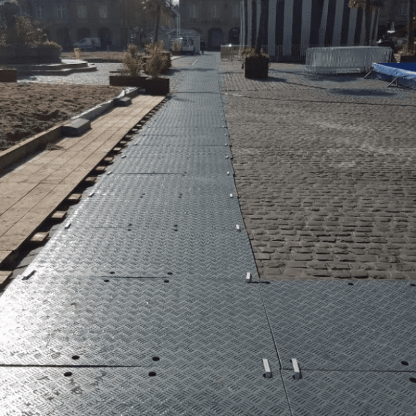 AccessDeck Light in Pathway AccessDeck Light in Pathway