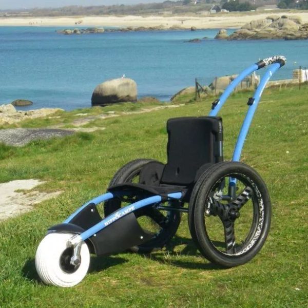 Blue Hippocampe – The Versatile All-terrain Beach Wheelchair in Outside Environment Blue Hippocampe – The Versatile All-terrain Beach Wheelchair in Outside Environment