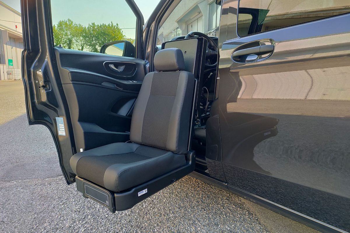 Turny Swivel Seat for People of Determination C400 Recliner Car Seat